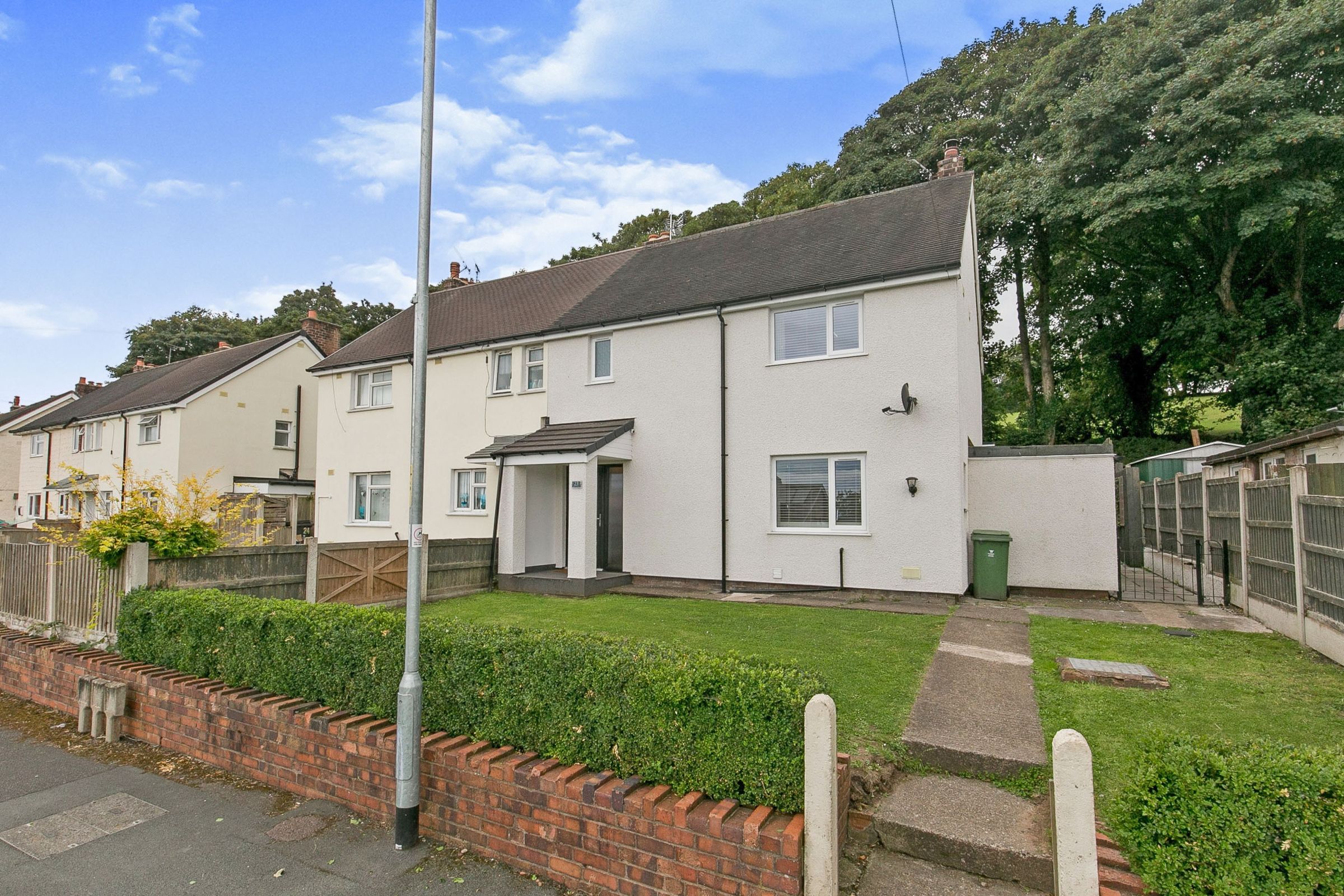 3 bed semidetached house for sale in Tan Yr Allt, CefnYBedd, Wrecsam