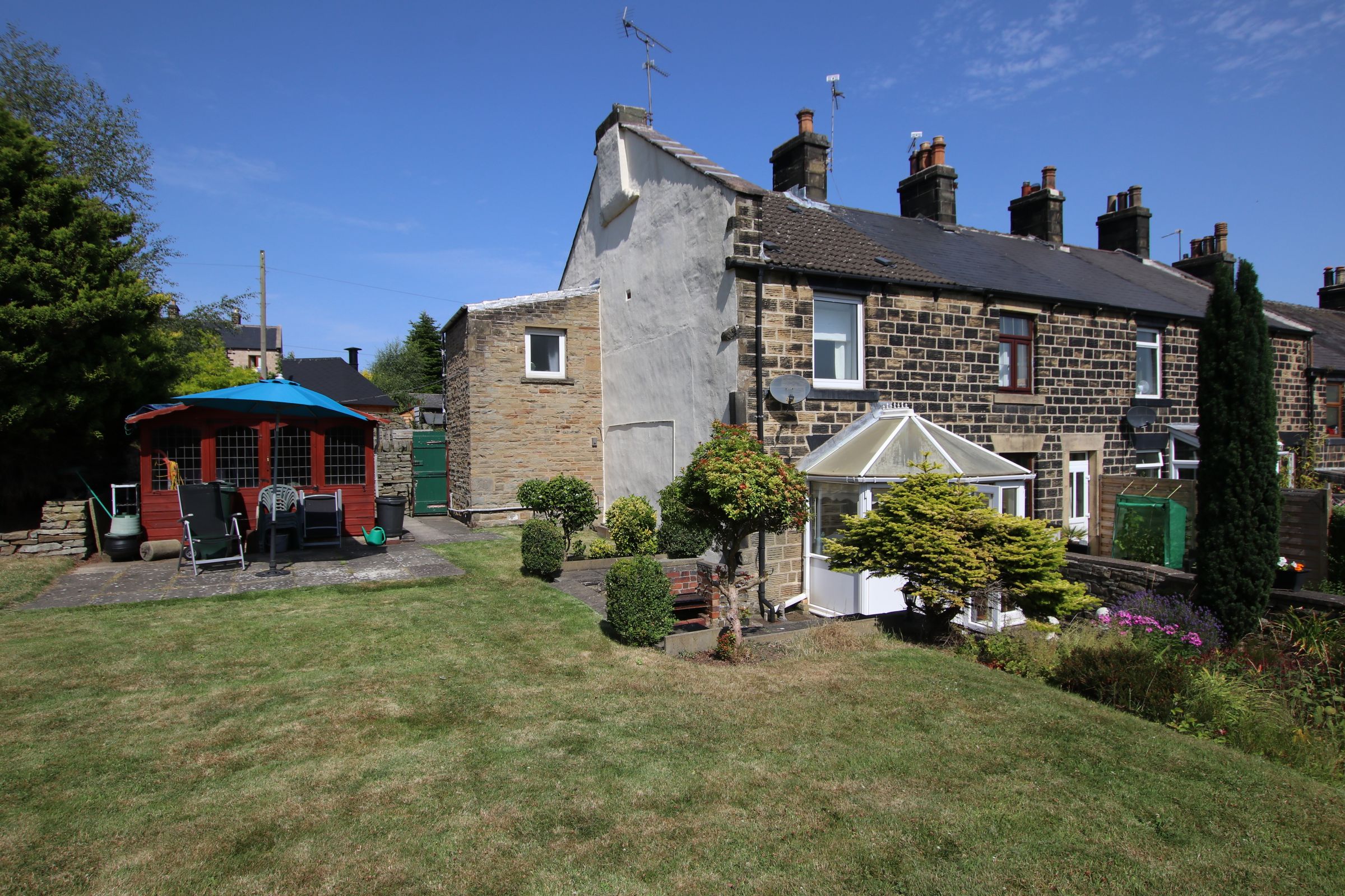 2 bed end terrace house for sale in Huthwaite Lane, Thurgoland