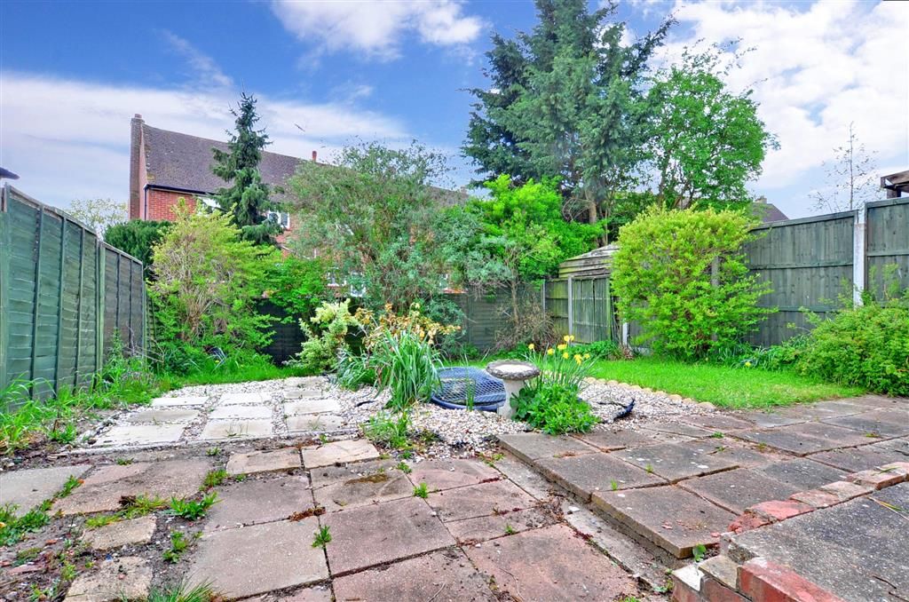 3 bed semidetached house for sale in Bryant Close, Nettlestead