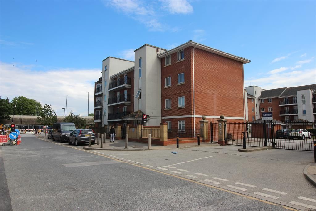 2 bed flat to rent in 140 Felixstowe Road, Abbey Wood, London SE2 Zoopla