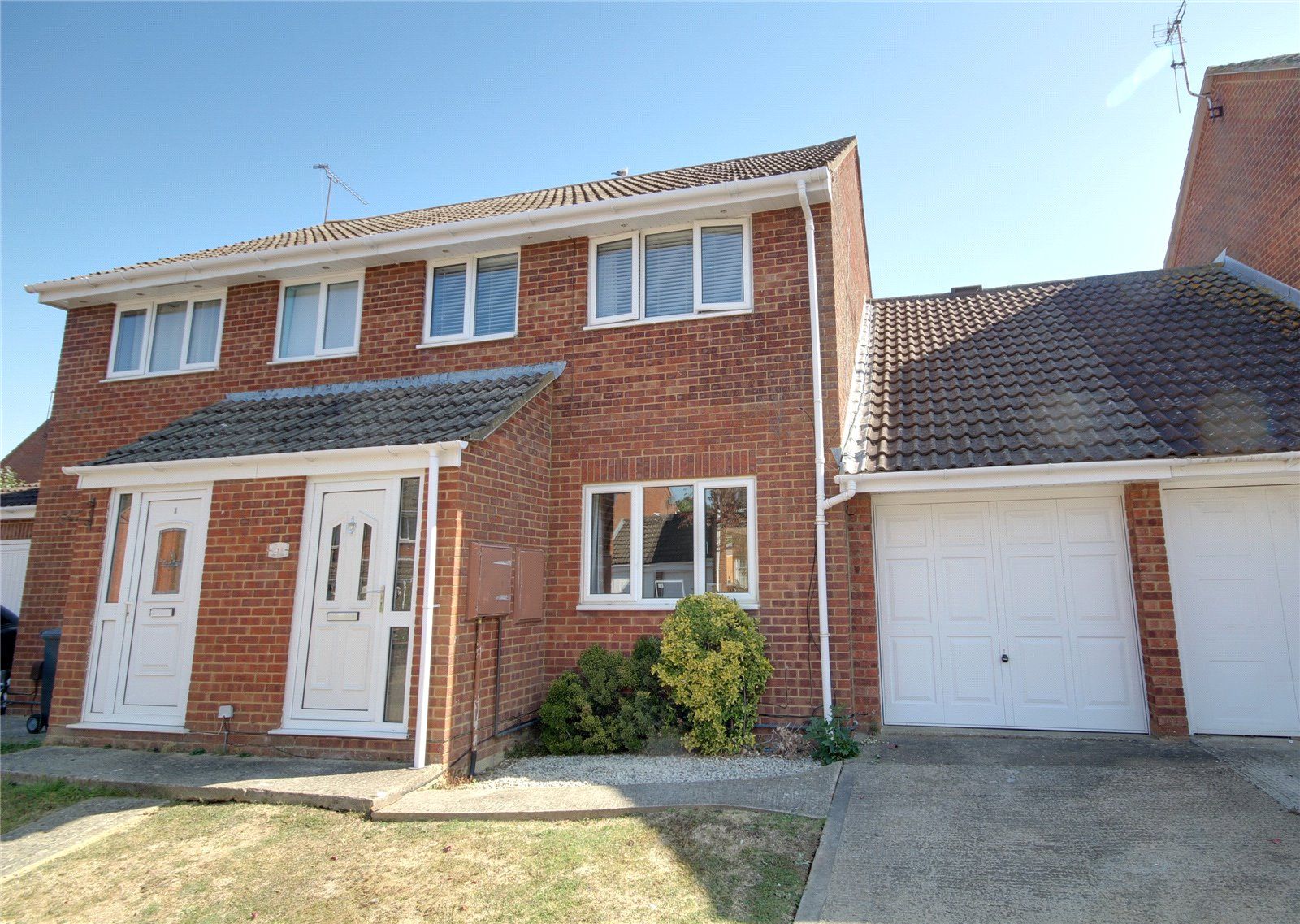 3 bed semidetached house for sale in Leslie Close, Freshbrook, Swindon