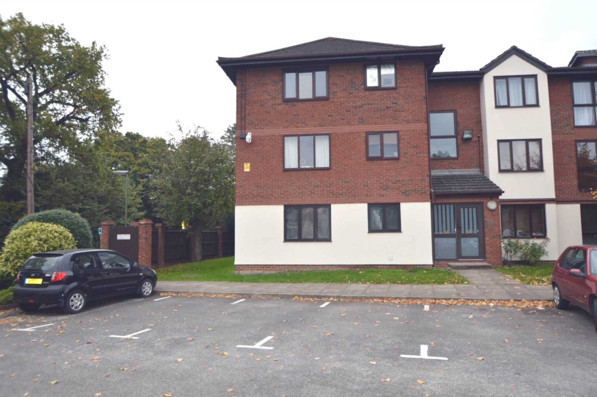 2 bed flat to rent in Wyvern Place, Green Lane, Addlestone KT15 Zoopla