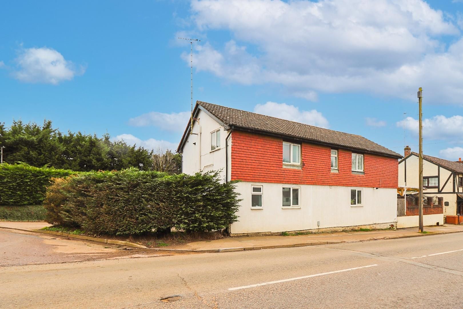 1 bed flat for sale in Woburn Road, Heath And Reach, Leighton Buzzard