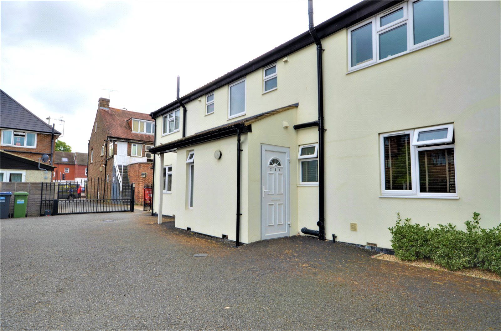 1 bed flat to rent in Salfords, Surrey RH1 Zoopla