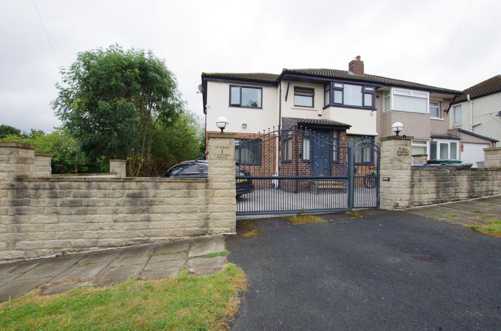 5 bed semidetached house for sale in Canford Drive, Allerton, Bradford