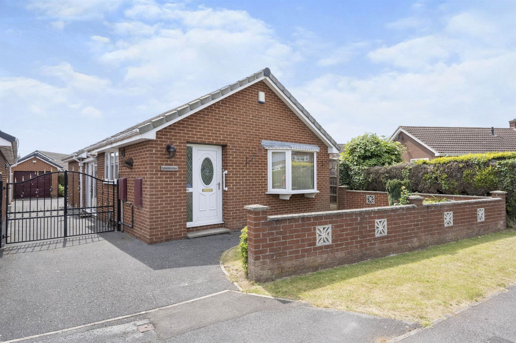 3 bed detached bungalow for sale in Bellerby Road, Skellow, Doncaster