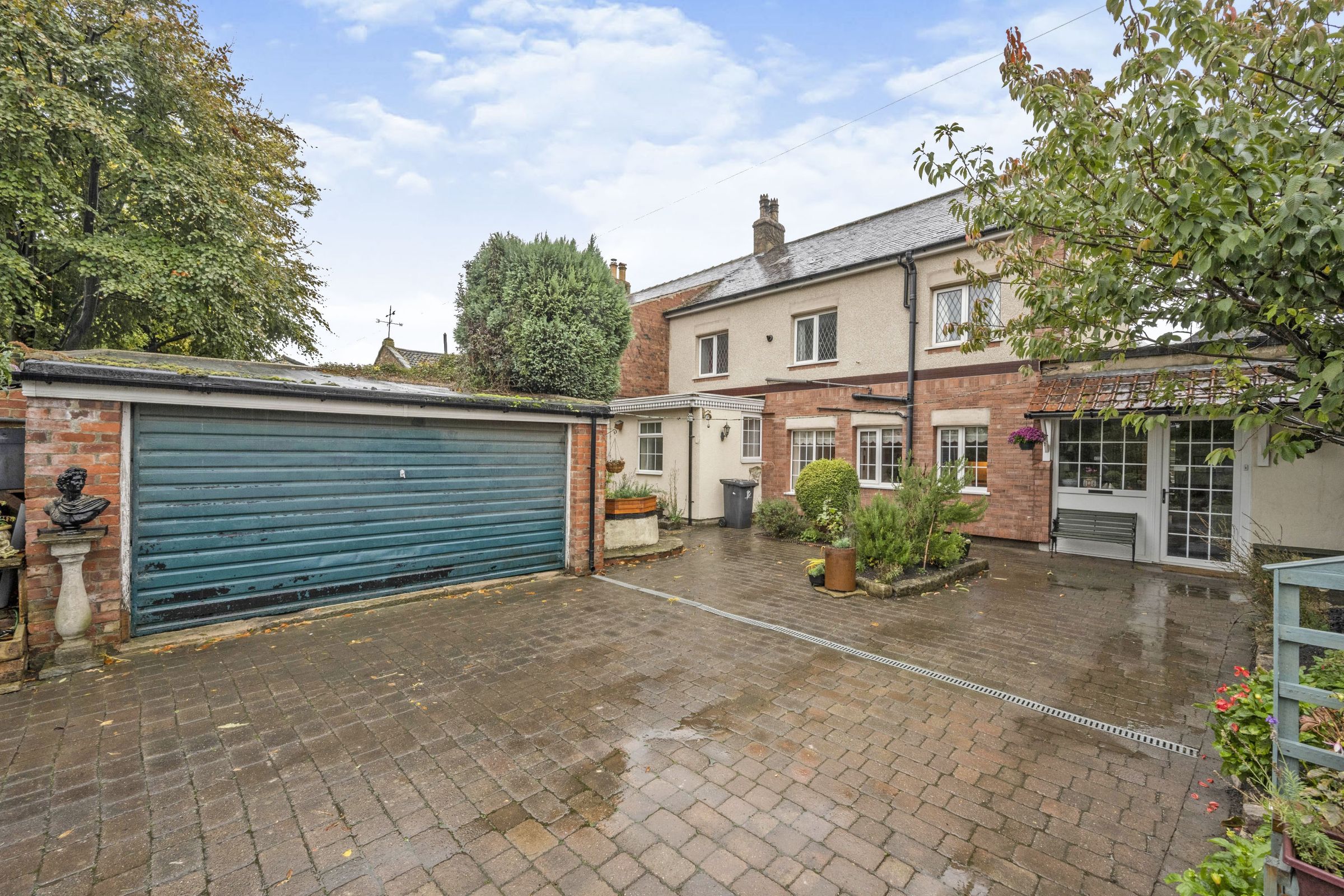 4 bed semidetached house for sale in Moss Road, Askern, Doncaster DN6