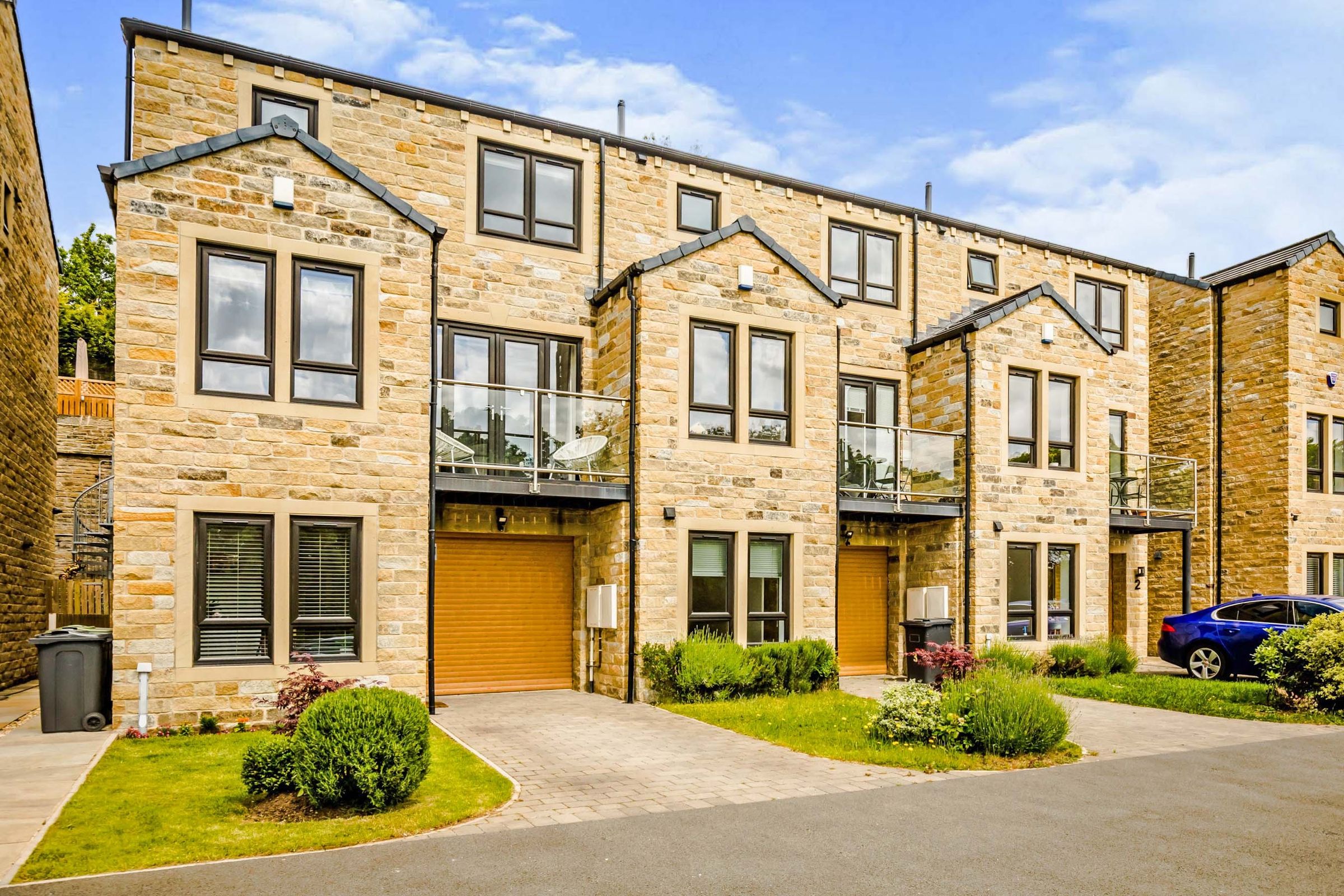 4 bed end terrace house for sale in Church View, Kirkheaton