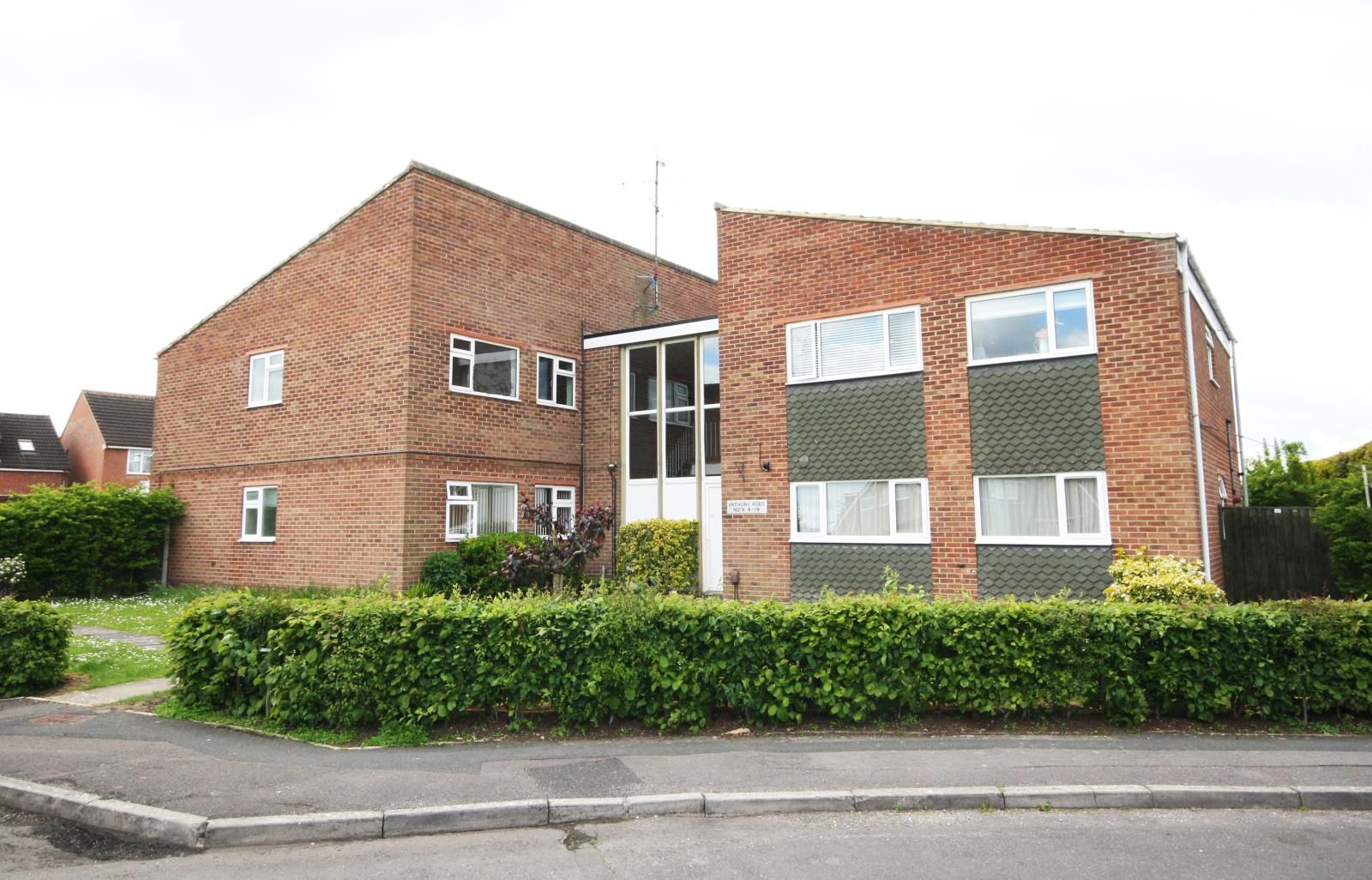 2 bed flat to rent in Anthony Road, Wroughton, Swindon, Wiltshire SN4