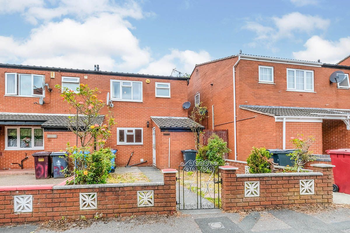3 bed end terrace house for sale in Steward Court, Prescot, Merseyside