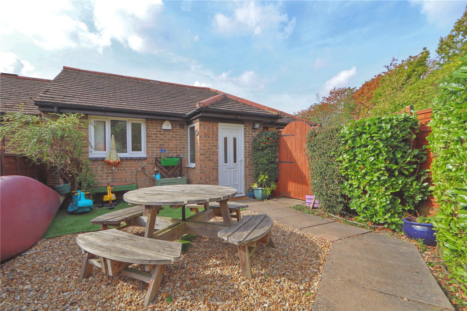 3 bed bungalow for sale in Greenhill Close, Loughton MK5 Zoopla
