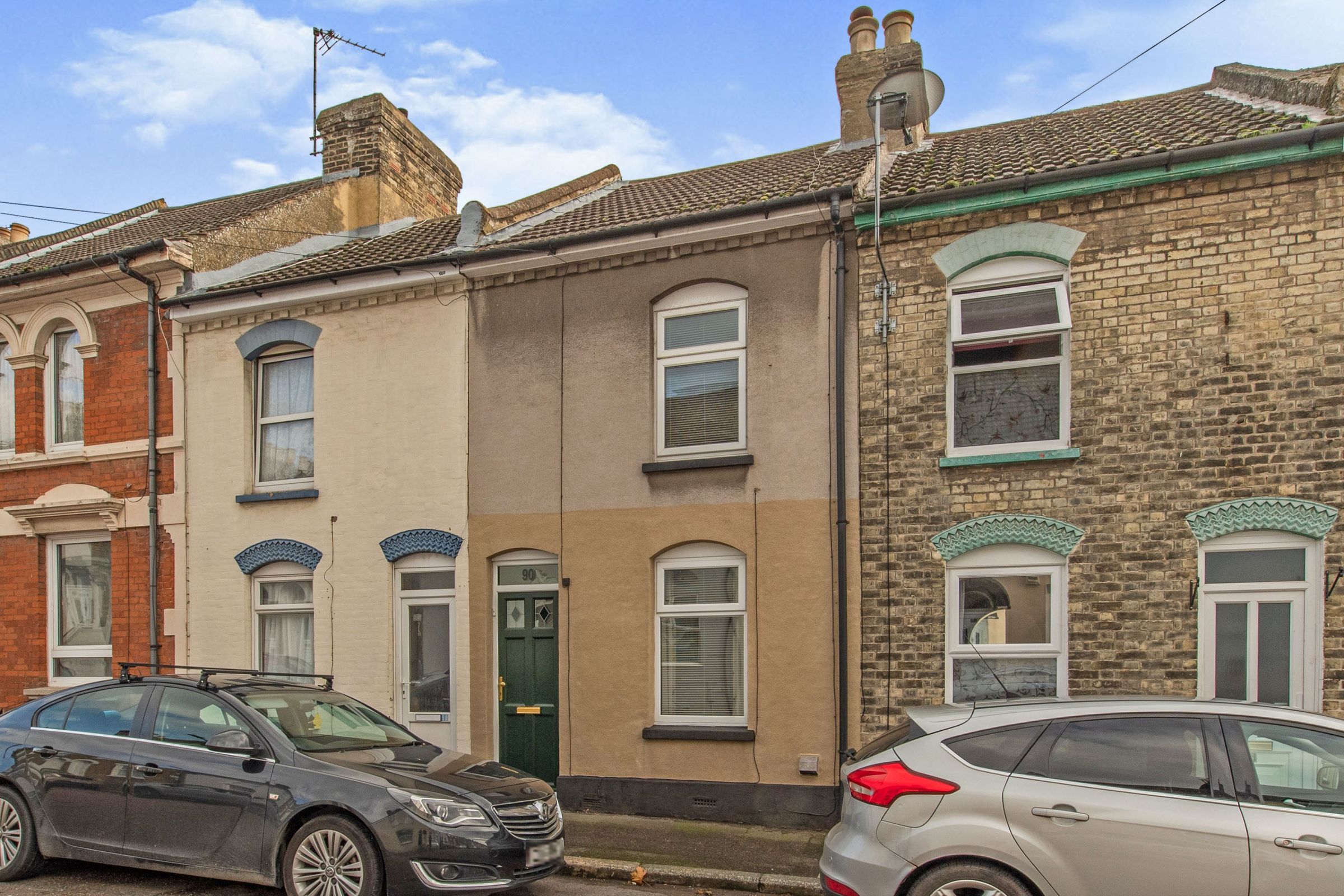 2 bed terraced house for sale in Montfort Road, Rochester ME2 Zoopla