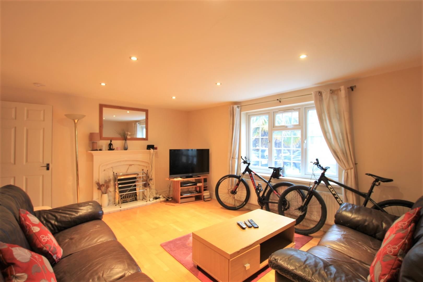 7 bed detached house for sale in Horton Road, Horton Village SL3 Zoopla