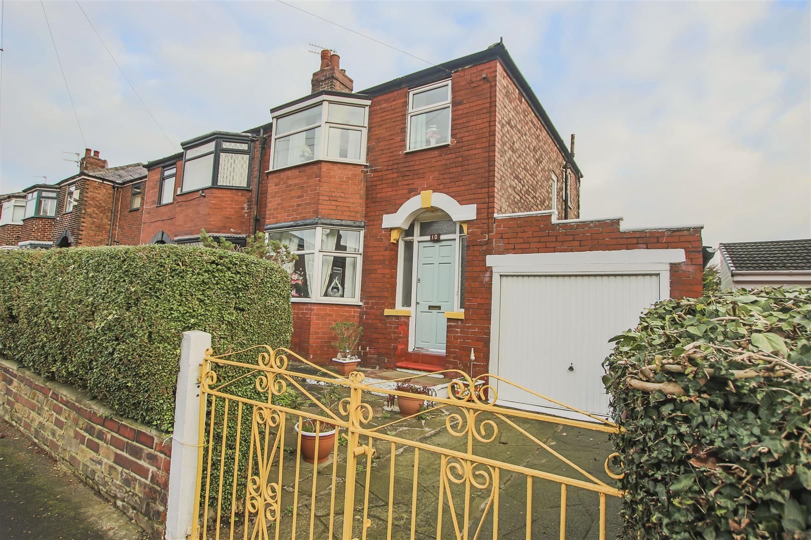 3 bed property for sale in Clifton Drive, Swinton, Manchester M27 Zoopla
