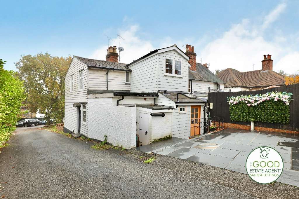2 bed end terrace house for sale in York Hill, Loughton IG10 Zoopla