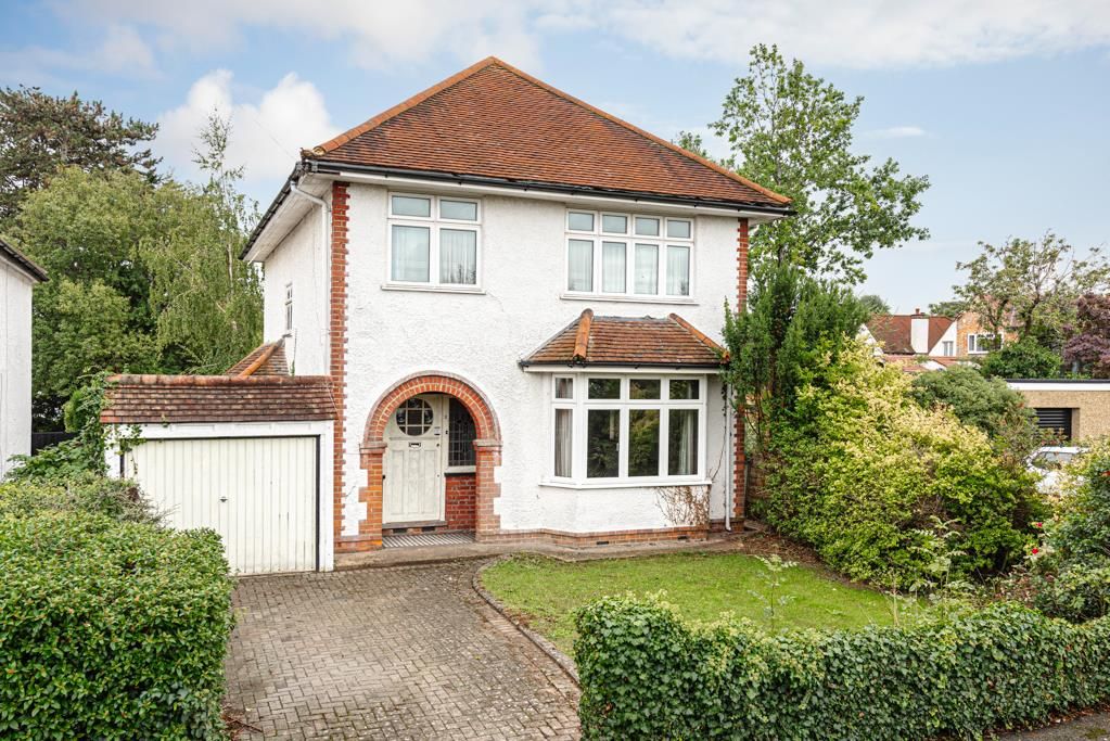 3 bed detached house for sale in Elm Grove, Epsom KT18 Zoopla