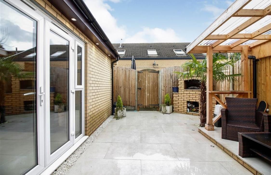 South Tenth Street, Milton Keynes MK9  