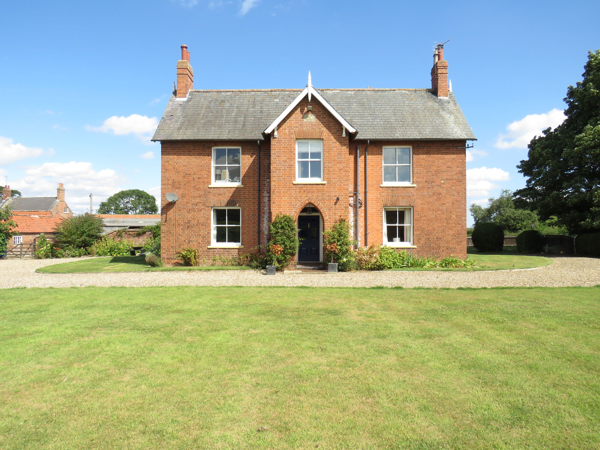 5 bed country house to rent in East Street, HolmeOnTheWolds