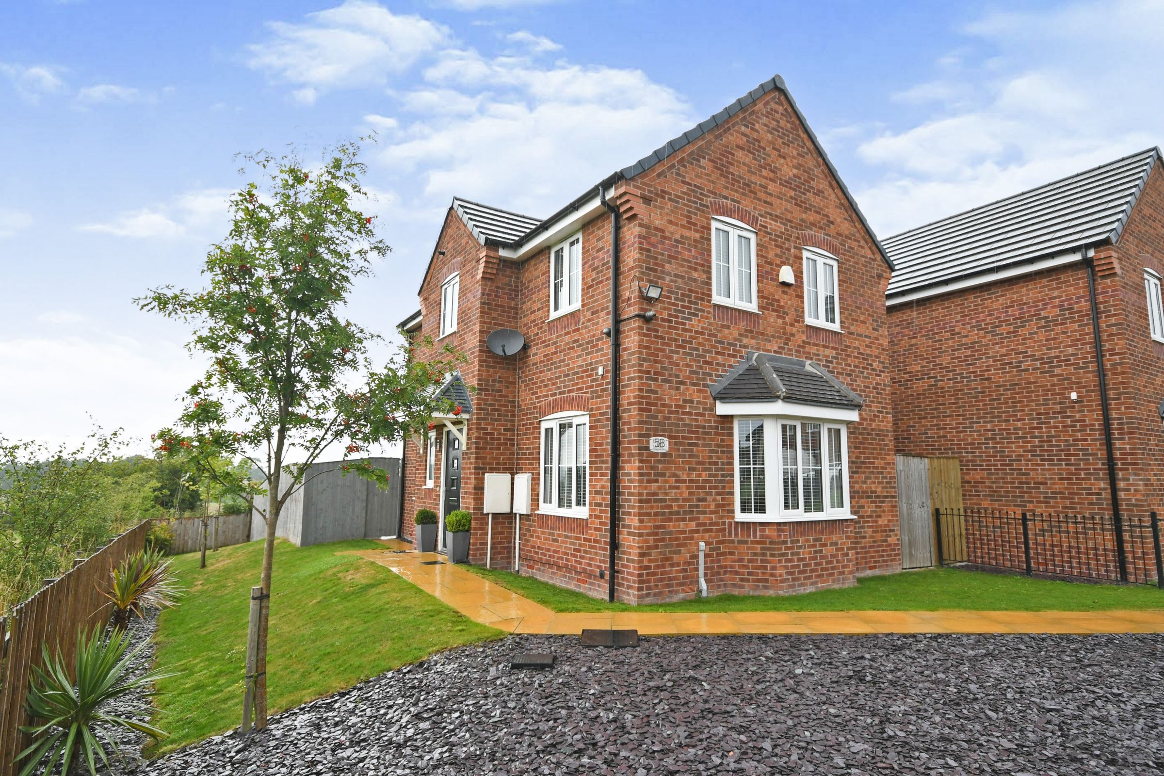 3 bed detached house for sale in Peregrine Way, Tibshelf, Alfreton DE55