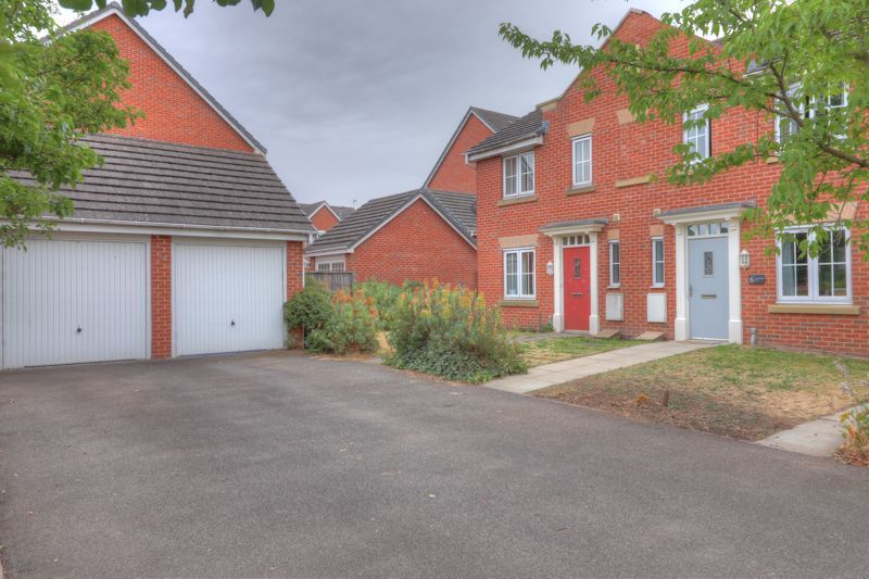 3 bed semidetached house for sale in Sunningdale Way, Gainsborough