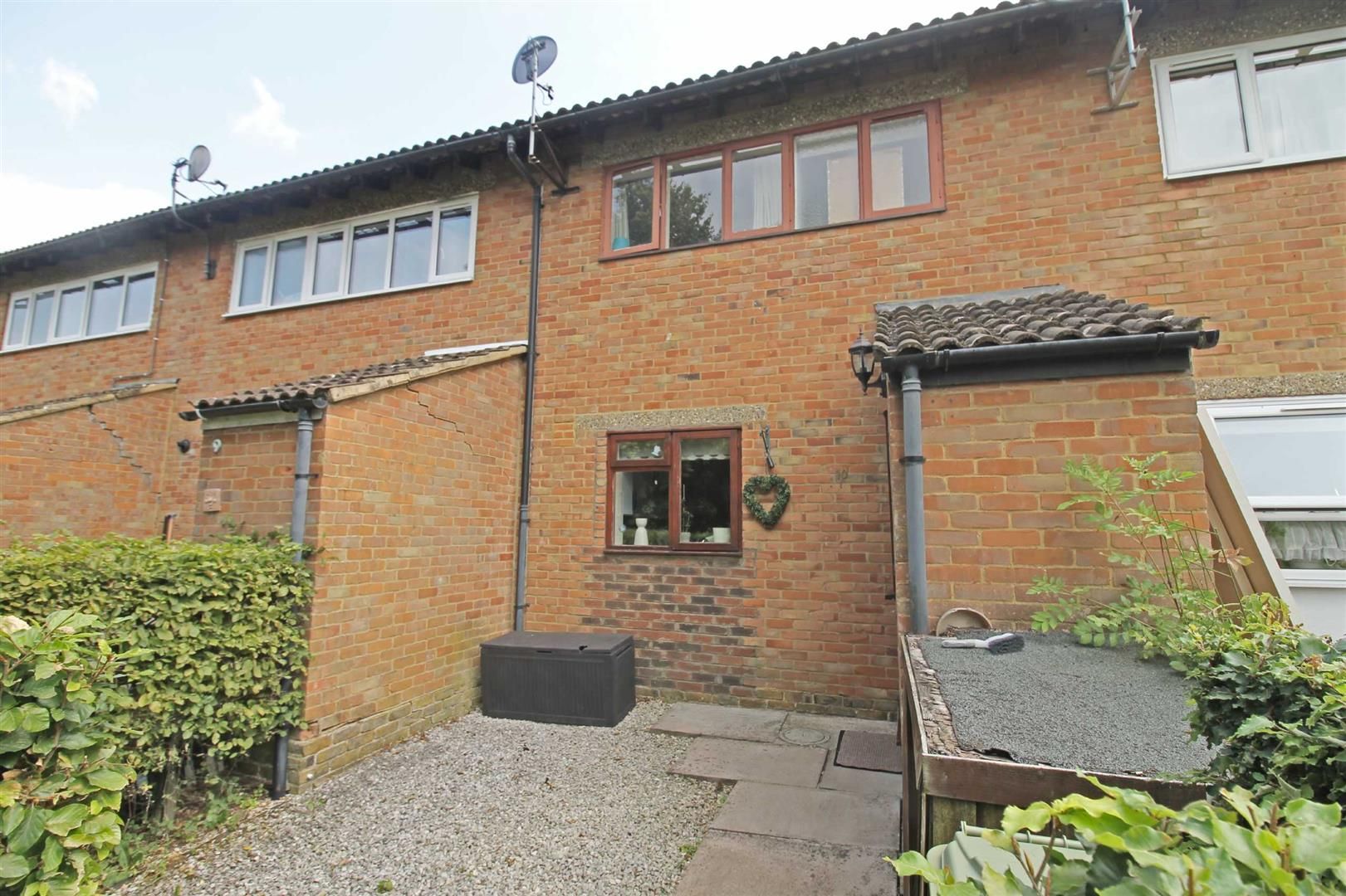 2 bed terraced house to rent in Sandy Close, Great Linford, Milton