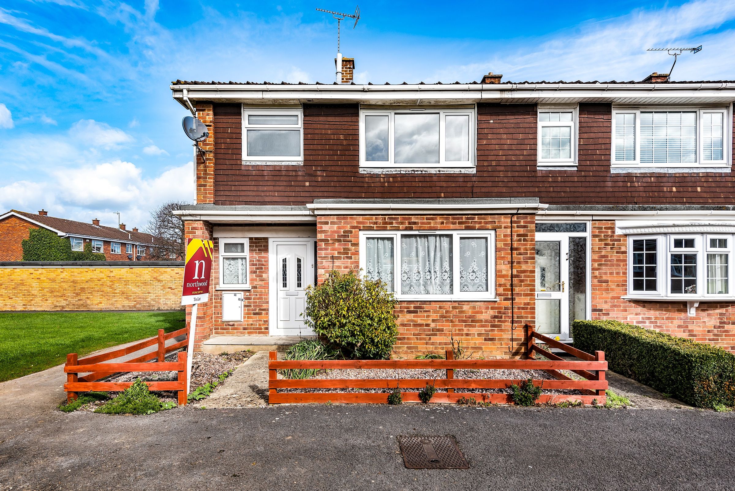 3 bed end terrace house for sale in Golden Vale, Churchdown GL3 Zoopla