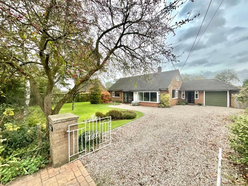 4 bed detached bungalow for sale in Whittamore Lane, Dunston Heath