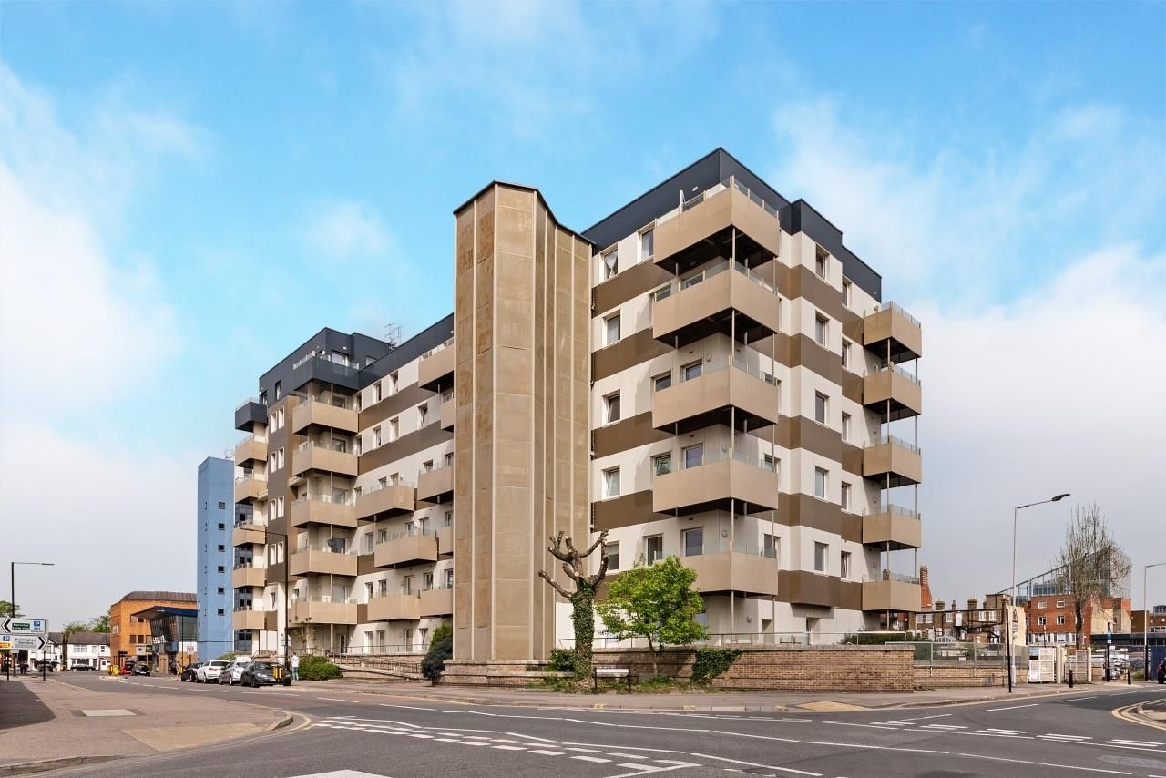 2 bed flat to rent in Buckingham Gardens, Slough SL1 Zoopla