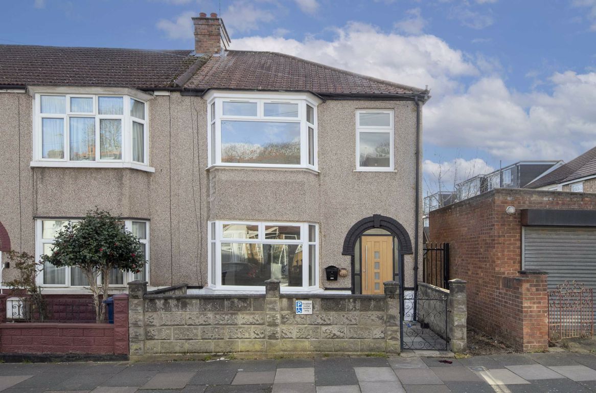 3 bed property for sale in Deans Road, London W7 Zoopla