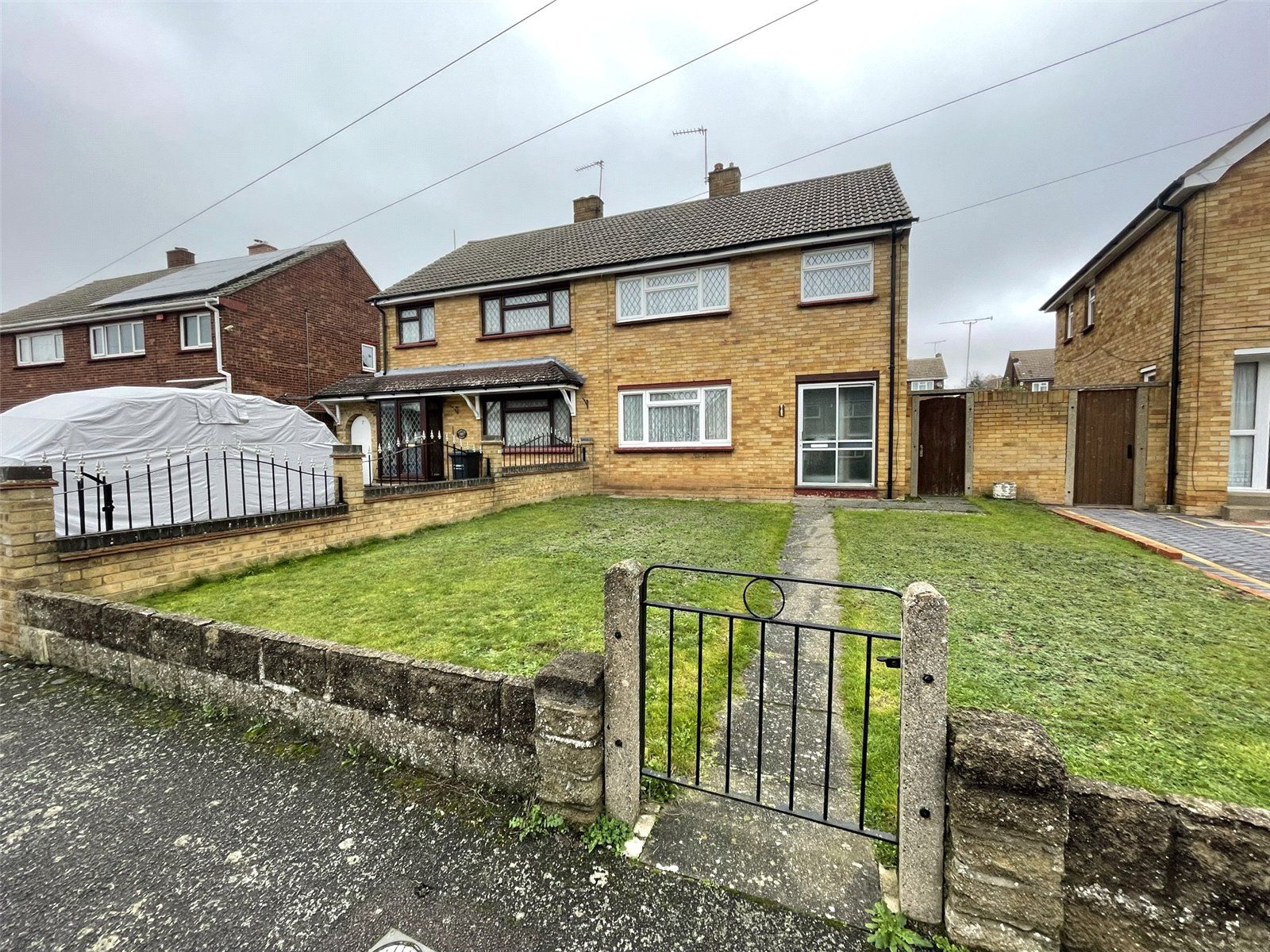 3 bed semidetached house for sale in Aspdin Road, Northfleet, Kent