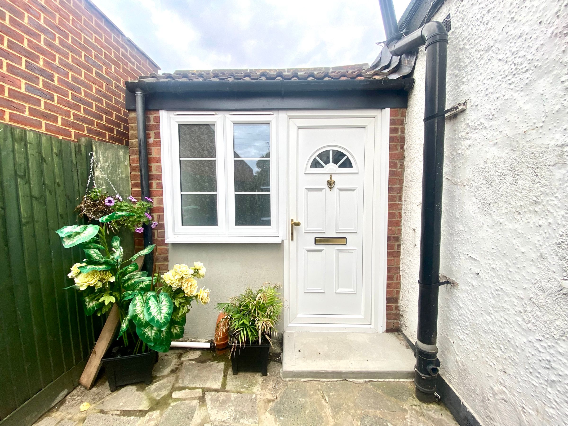 Studio to rent in Botwell Lane, Hayes UB3 Zoopla