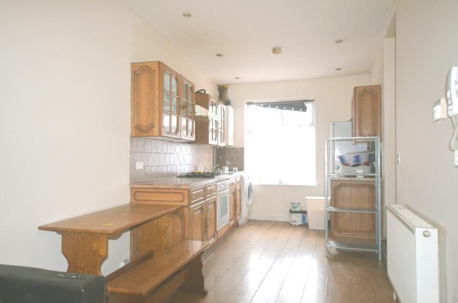 3 bed flat to rent in Ley Street, Ilford IG1 Zoopla