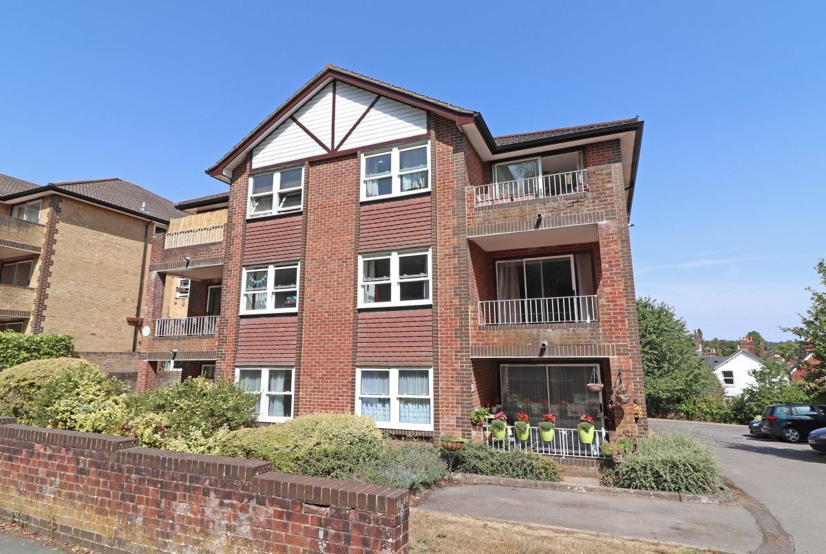 1 bed flat to rent in Waterslade, Elm Road, Redhill RH1 Zoopla