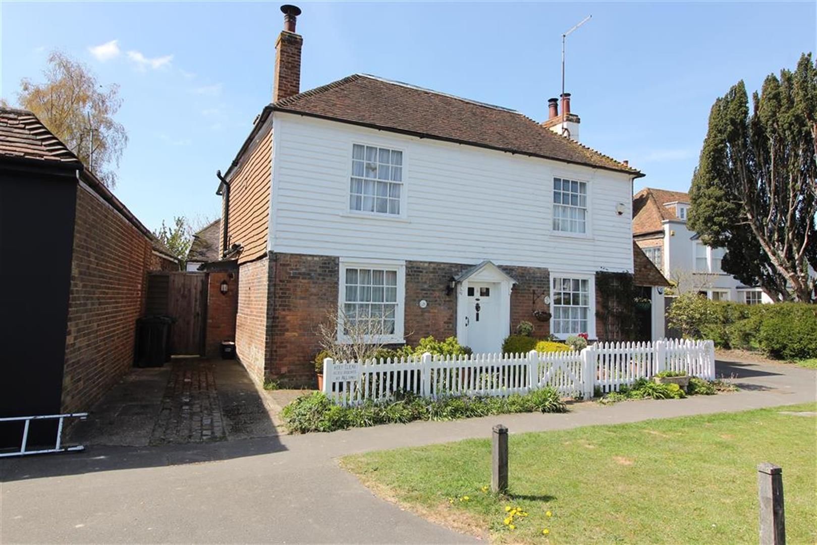 3 bed semidetached house for sale in The Street, Appledore, Ashford