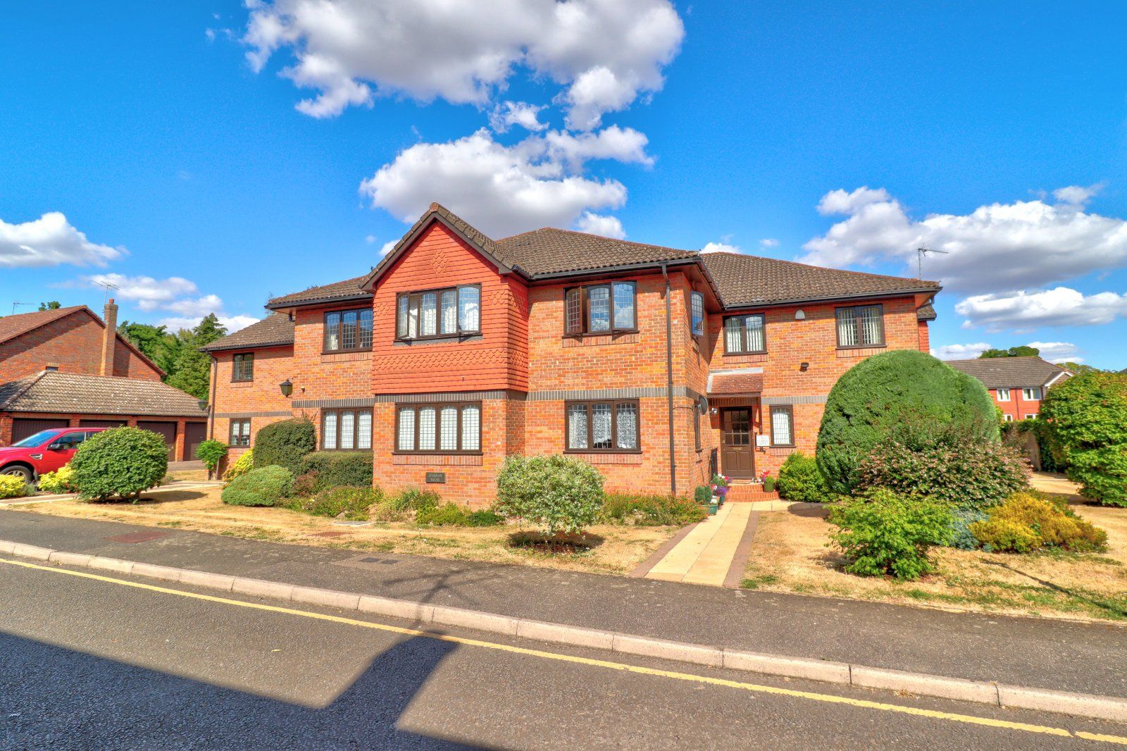 3 bed flat to rent in Flat 7 Sturman House, Hervines Court, Amersham