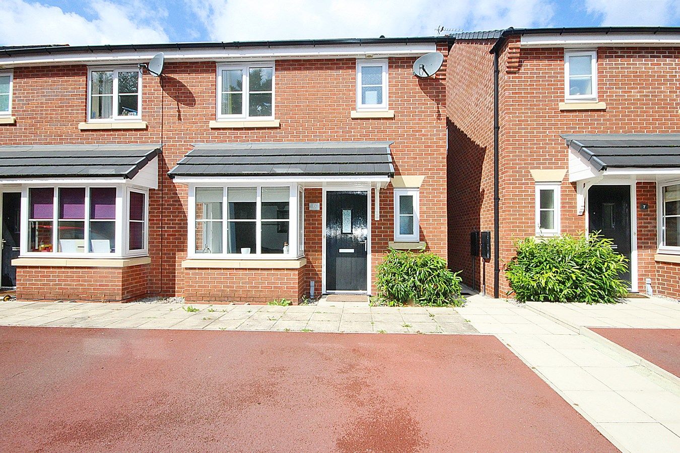 3 bed semidetached house for sale in Doulton Close, The Heath