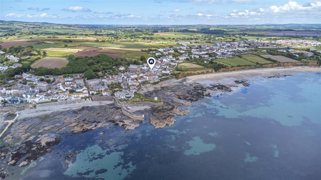 3 bed end terrace house for sale in Fore Street, Marazion, Cornwall