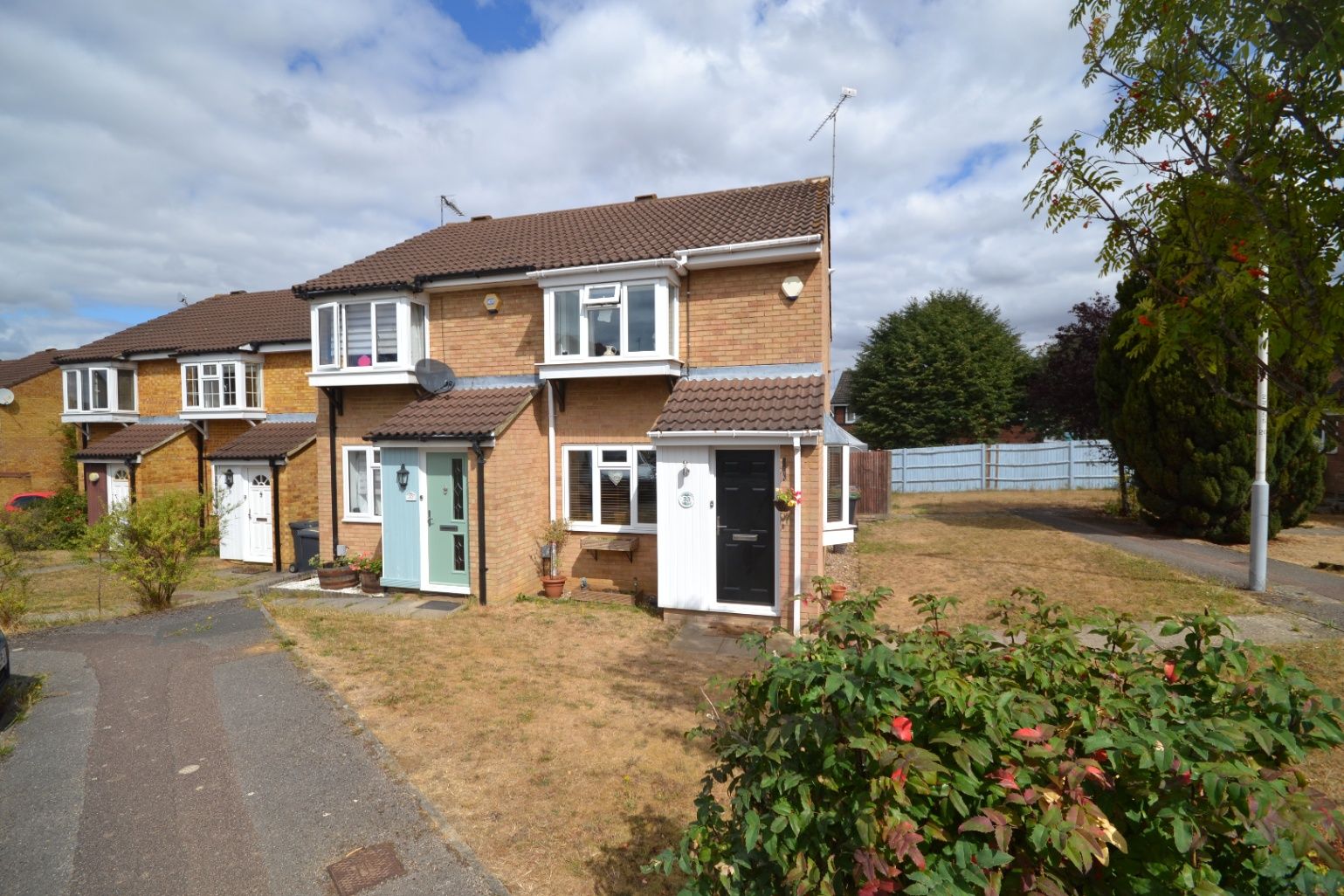 2 bed semidetached house for sale in Coltsfoot Green, Luton LU4 Zoopla