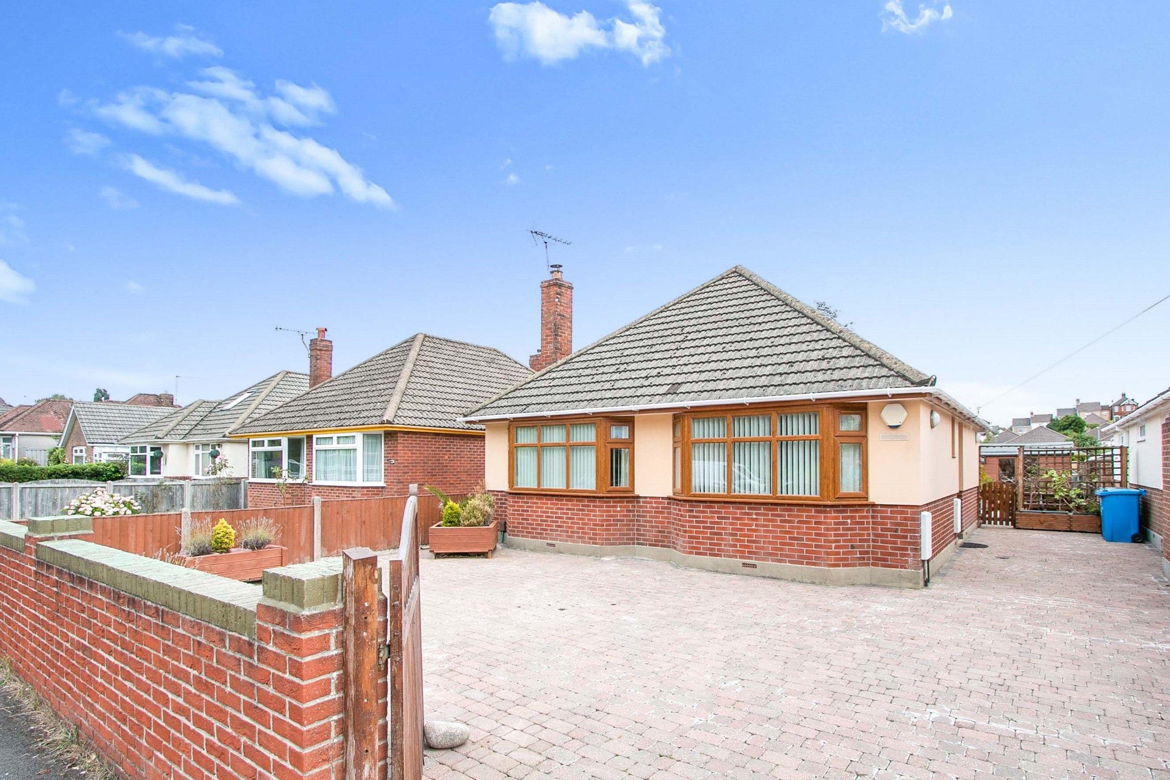 2 bed bungalow for sale in Victoria Road, Poole, Dorset BH12 Zoopla