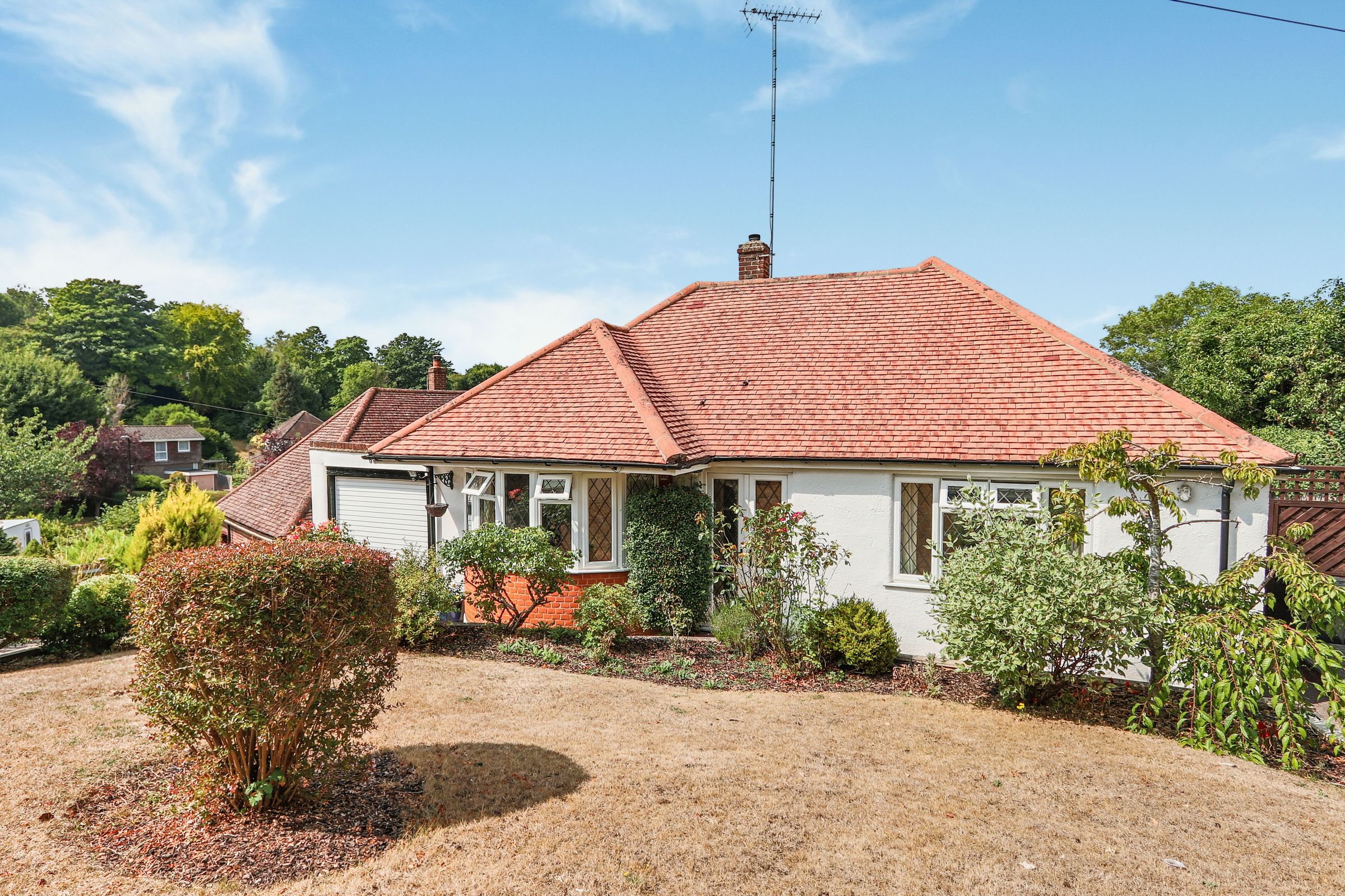 2 bed detached bungalow for sale in Byron Avenue, Coulsdon CR5 Zoopla