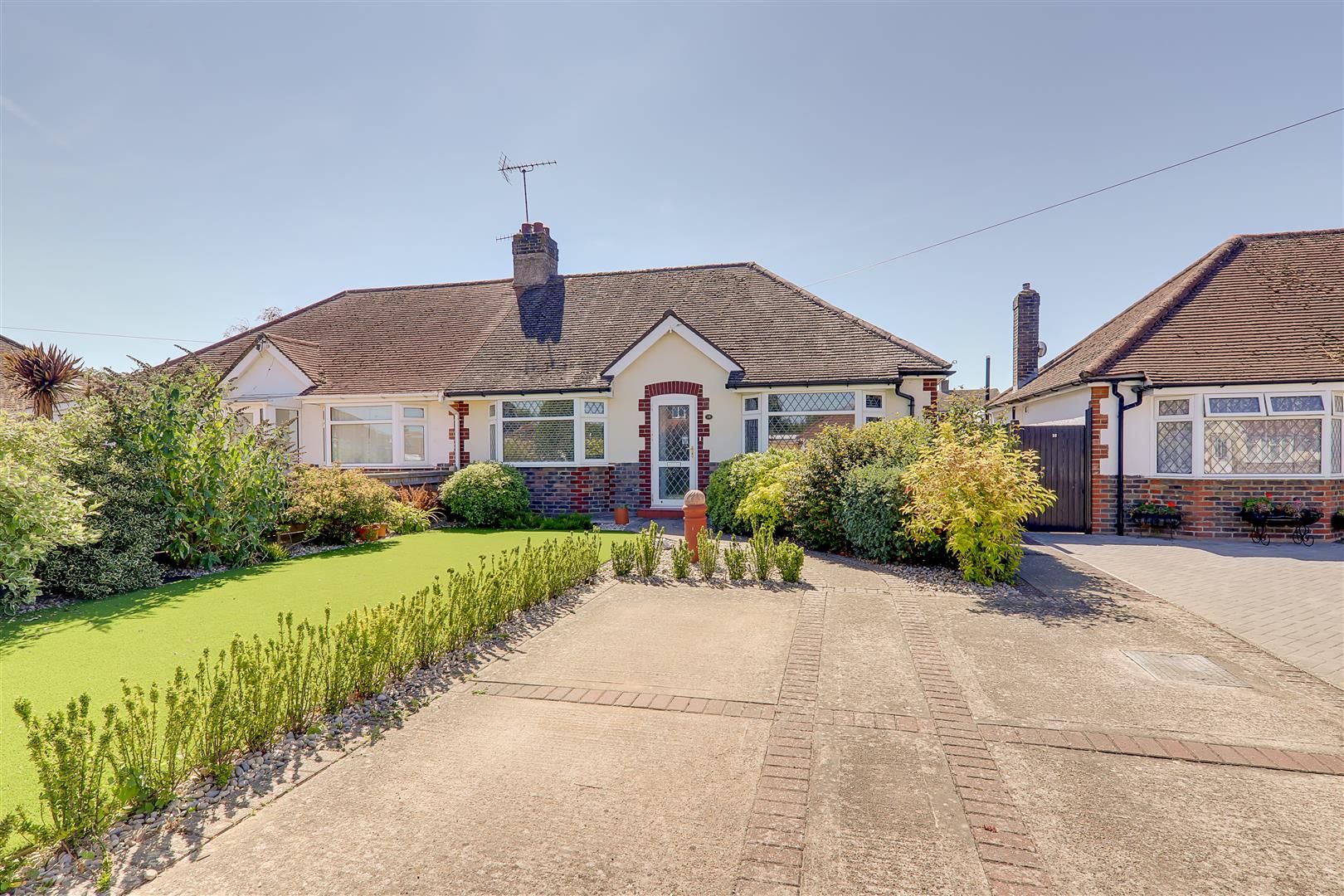 2 bed semidetached bungalow for sale in Sunningdale Road, Worthing