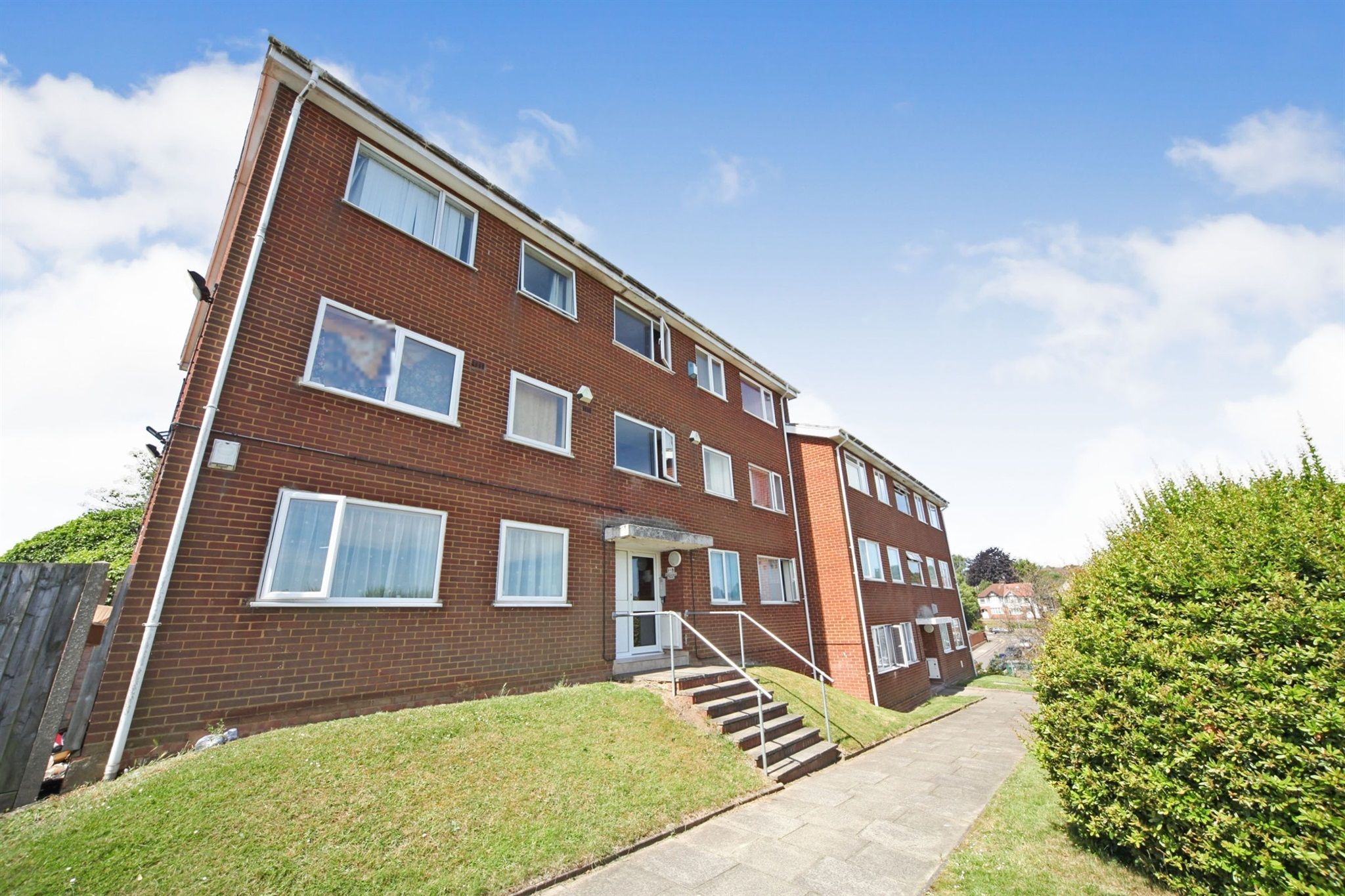 2 bed flat for sale in Buchanan Drive, Luton LU2 Zoopla