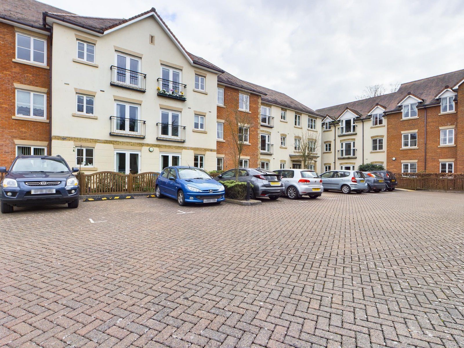 Pegasus Court, Albany Place, Egham TW20  