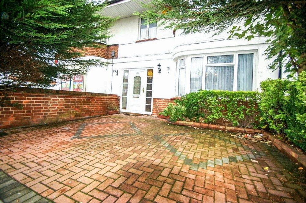 4 bed terraced house to rent in Bath Road, Slough SL1 Zoopla