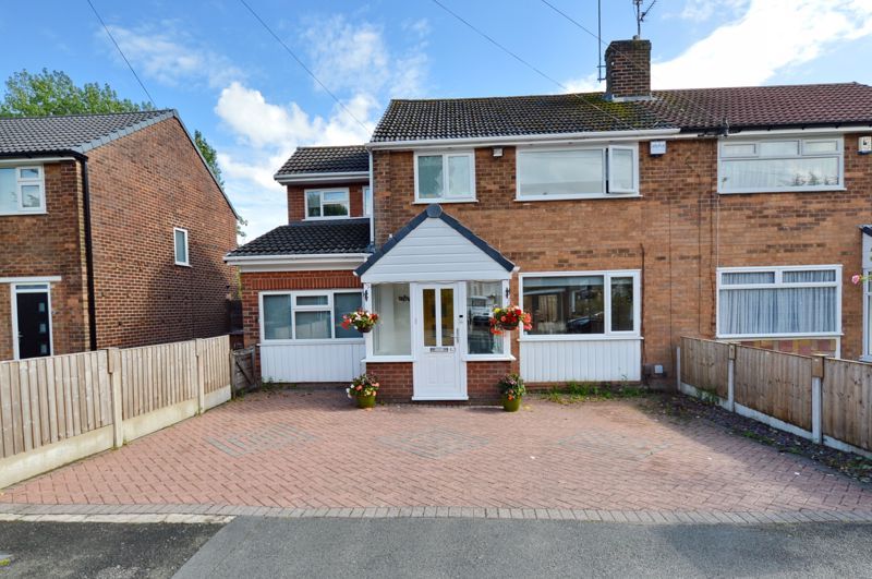 4 bed semidetached house for sale in Park Lane, Whitefield, Manchester
