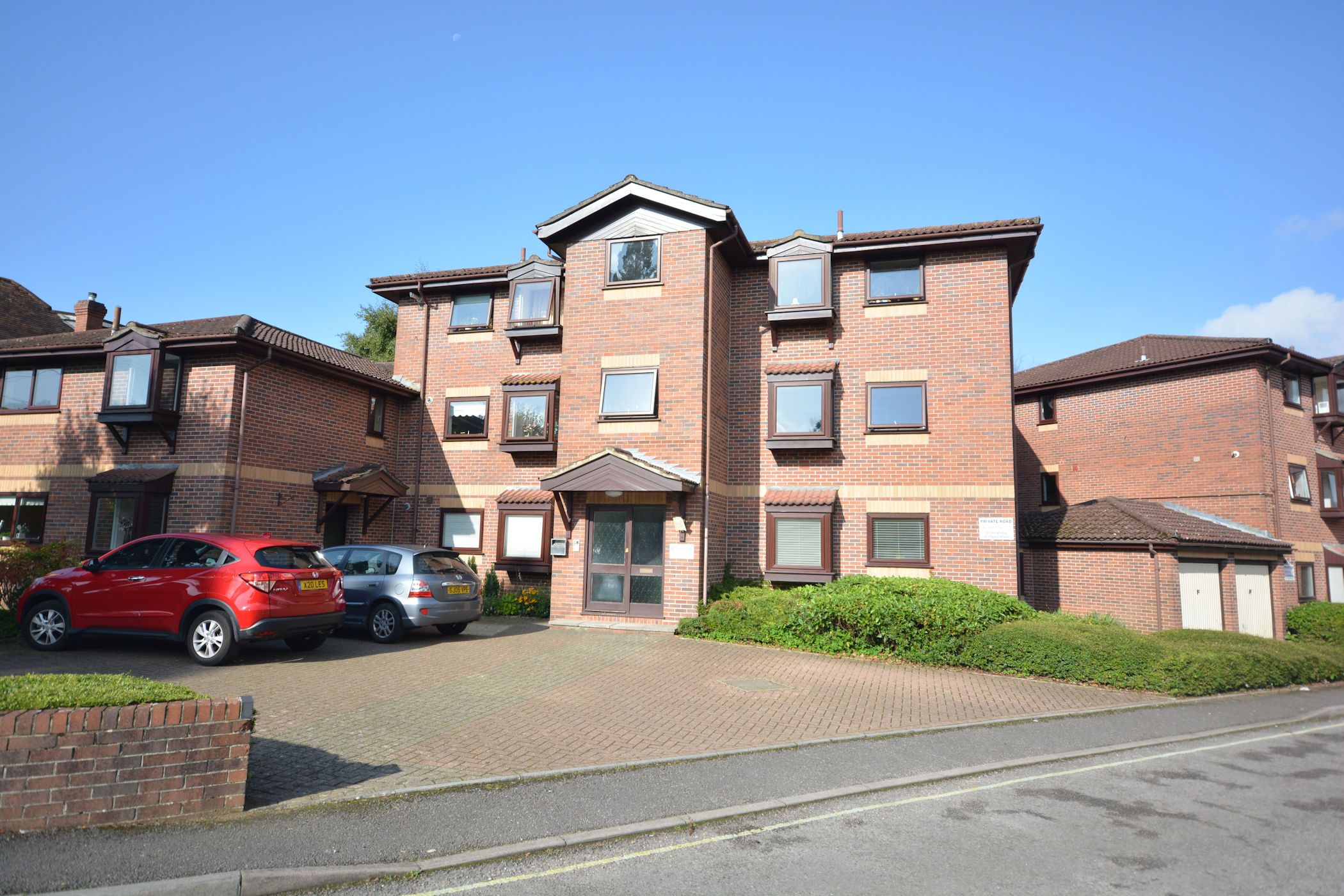 2 bed flat for sale in York Road, Broadstone BH18 Zoopla