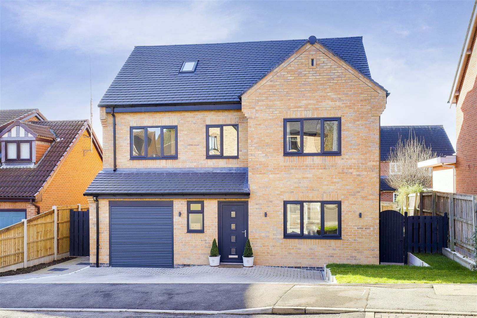 5 bed detached house for sale in Ellington Road, Arnold