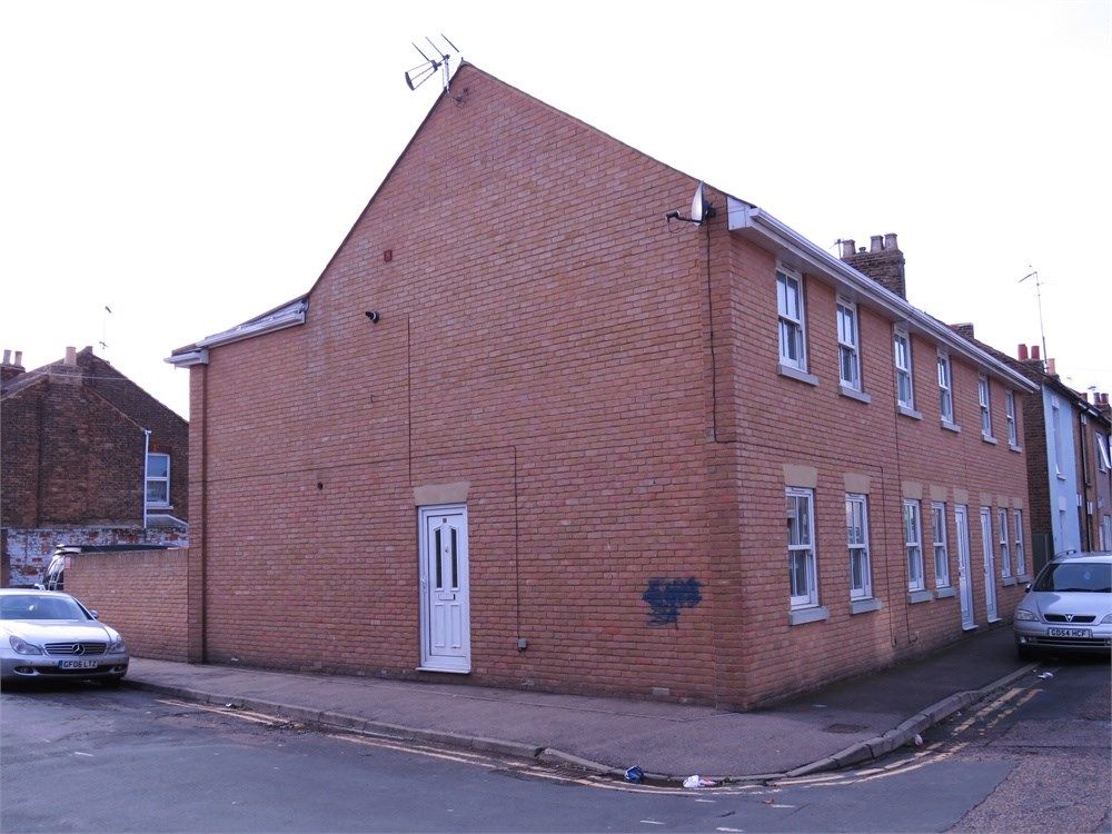 3 bed terraced house to rent in Jefferson Road, Sheerness ME12 Zoopla
