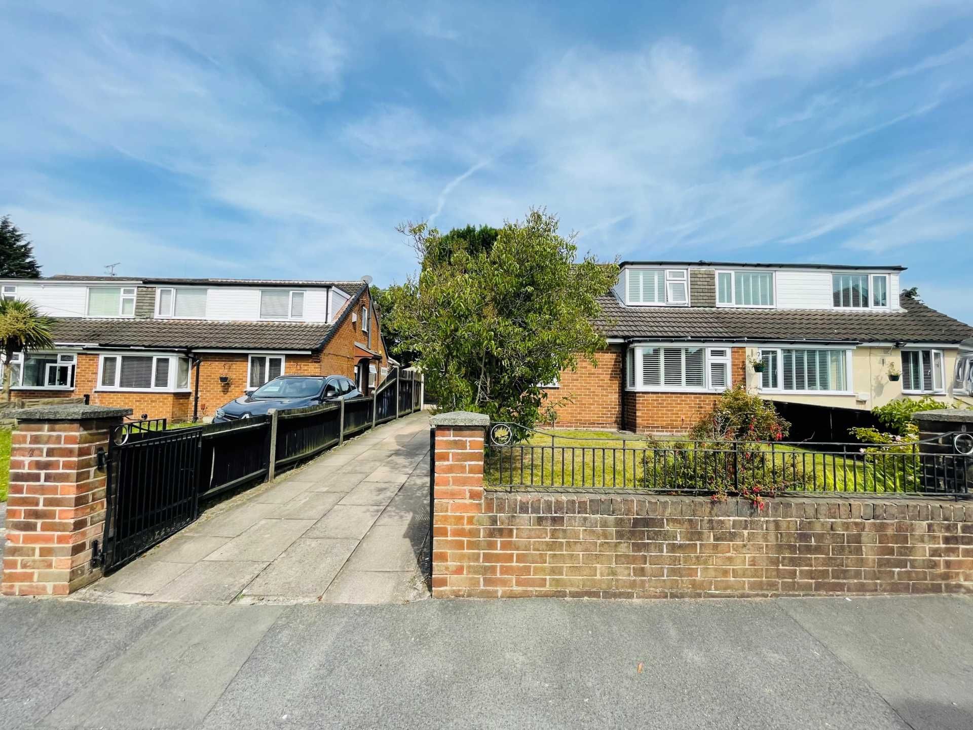 4 bed semidetached bungalow for sale in Domar Close, Southdene L32