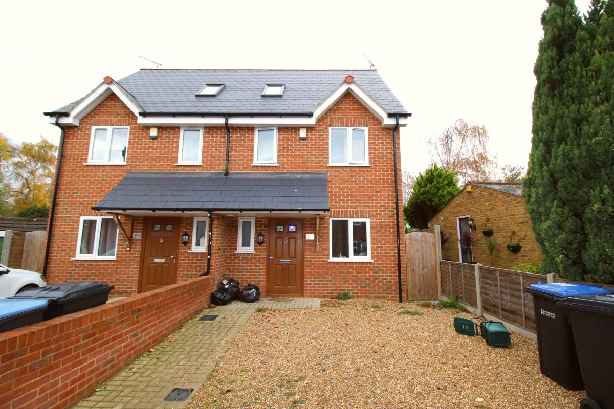 6 bed semidetached house to rent in Armstrong Road, Englefield Green